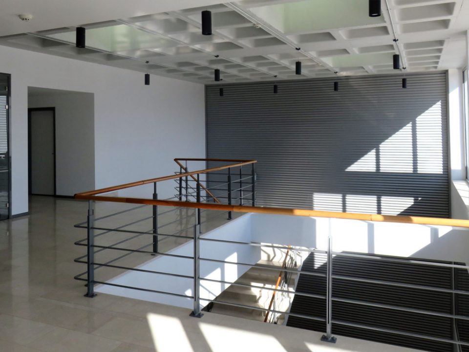 gallery-item